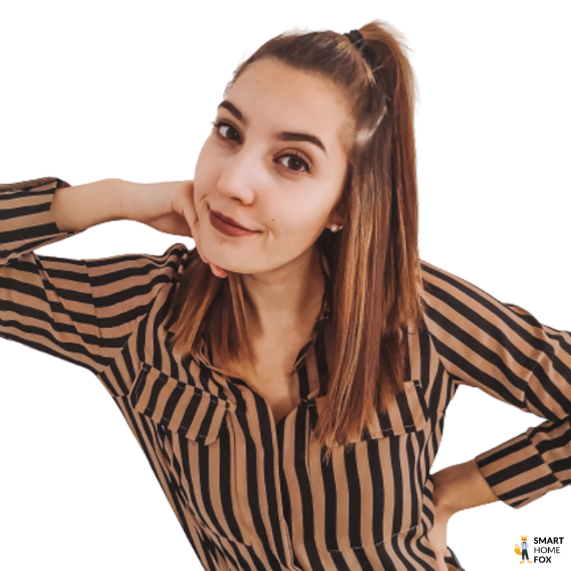 Yara von Smart Home Fox ist in der Nahaufnahme vor einem weißen Hintergrund zu sehen